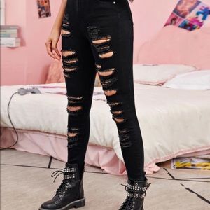ripped skinny jeans without belt .